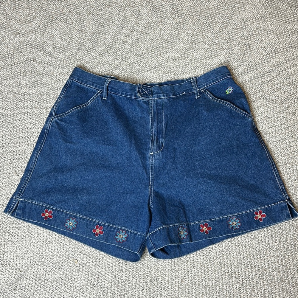 Vintage Winnie the Pooh Tigger embroidered floral Jean shorts